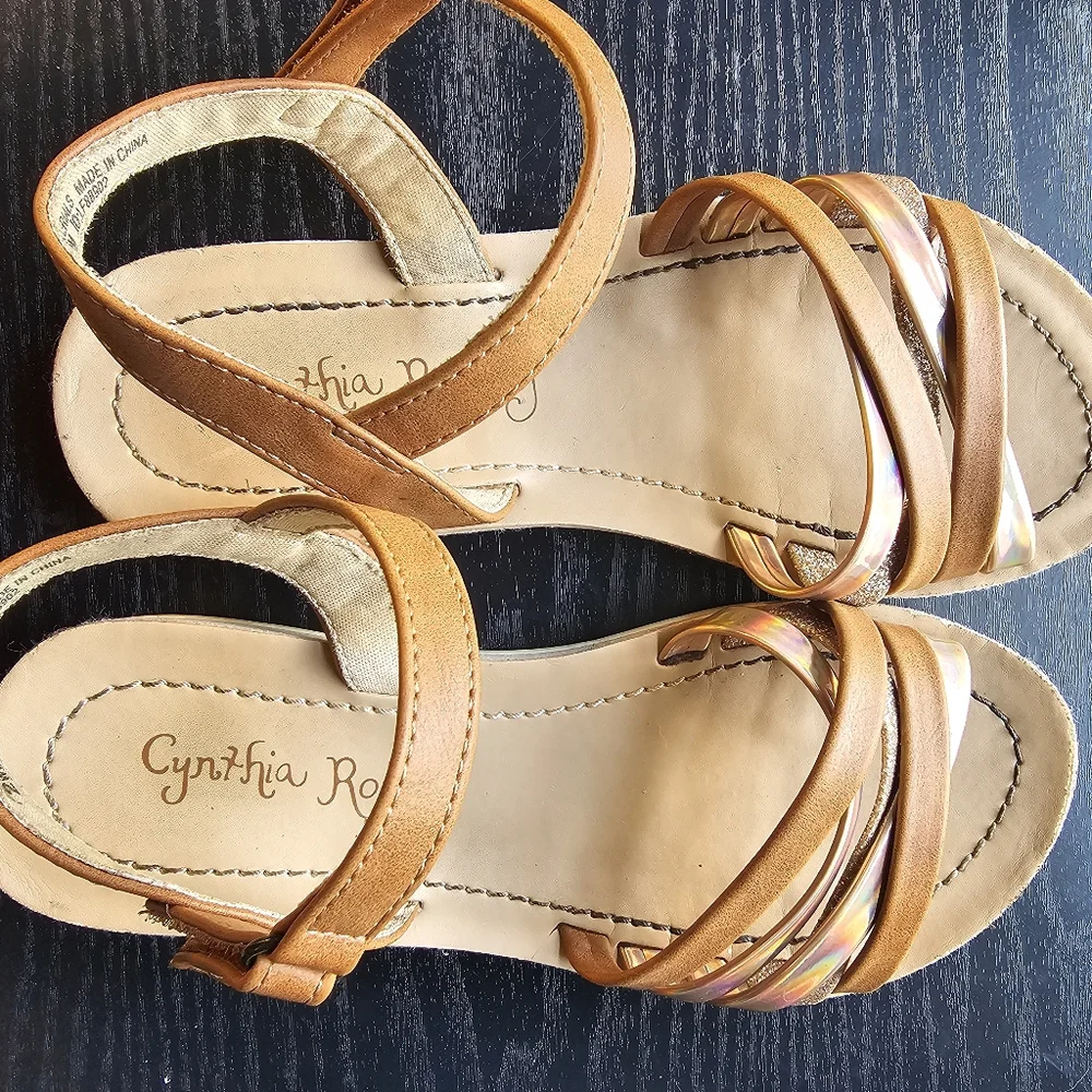 Cynthia Rowley Tan and Gold Strappy Sandals Girls/Youth Sz 2